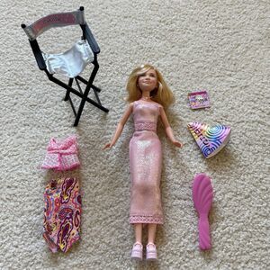 Mary-Kate & Ashley Olsen Barbie Movie Magic Ashley Doll w Fashion Pieces 2001